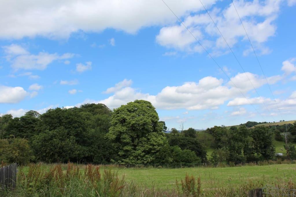 Bumblebee Cottage nestled in stunning countryside.