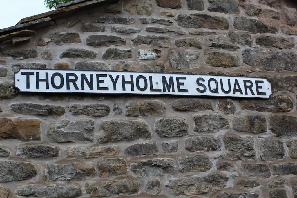 Bumblebee Cottage nestled in stunning countryside.