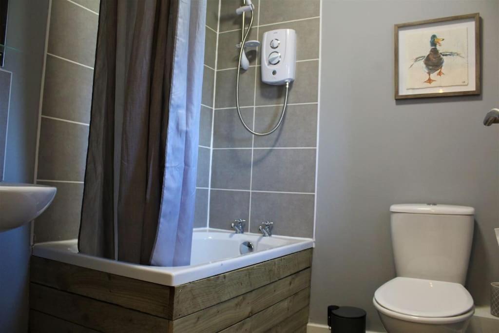 Bumblebee Cottage nestled in stunning countryside.