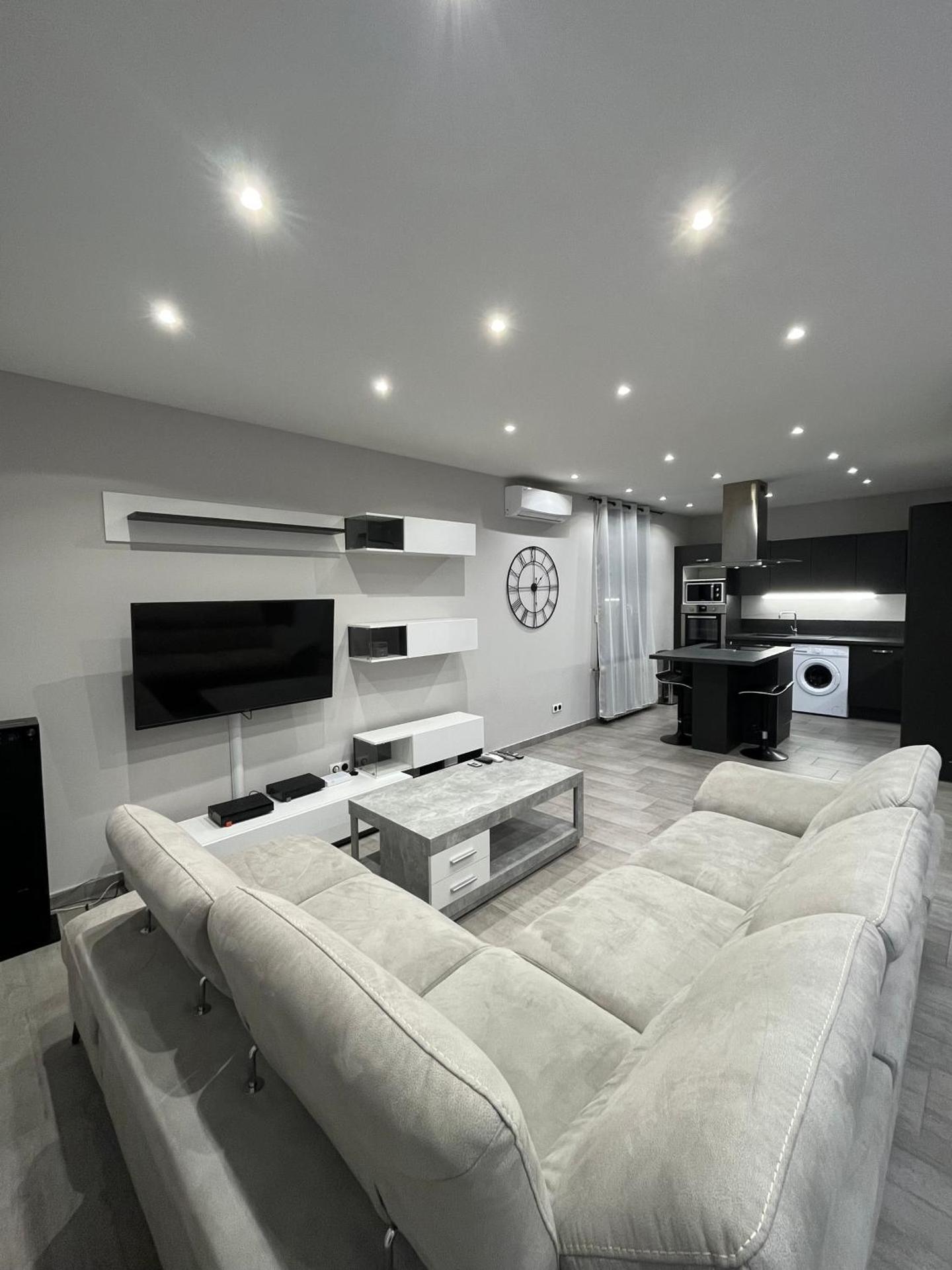 Communal lounge/ TV room