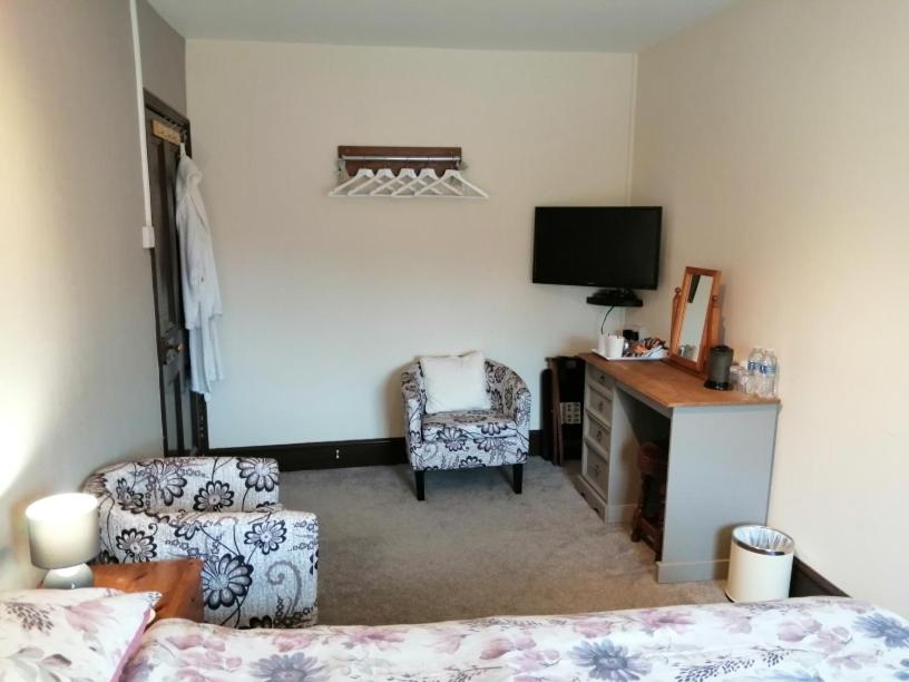 King Double Room with External Private Bathroom 