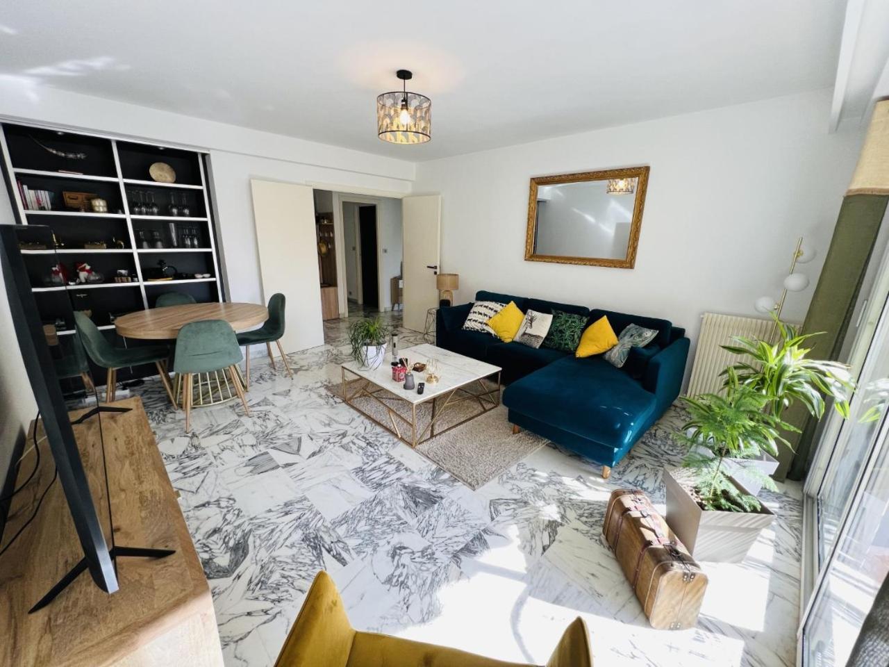 John Homestay Room in Nice