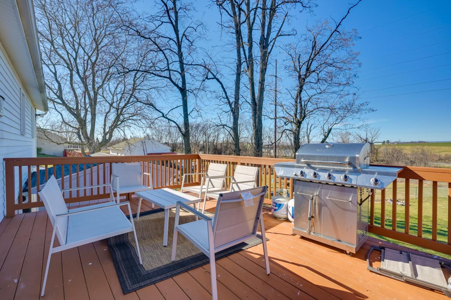 Deck and Grill Convenient Home in Hummelstown