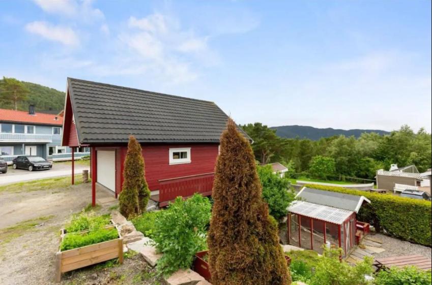 Leilighet med gratis parkering og WiFi