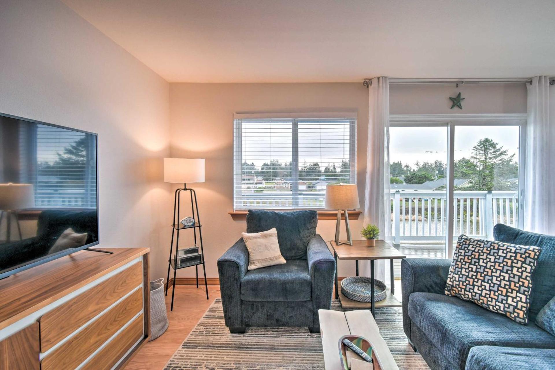 Canal-Front Vacation Rental in Ocean Shores