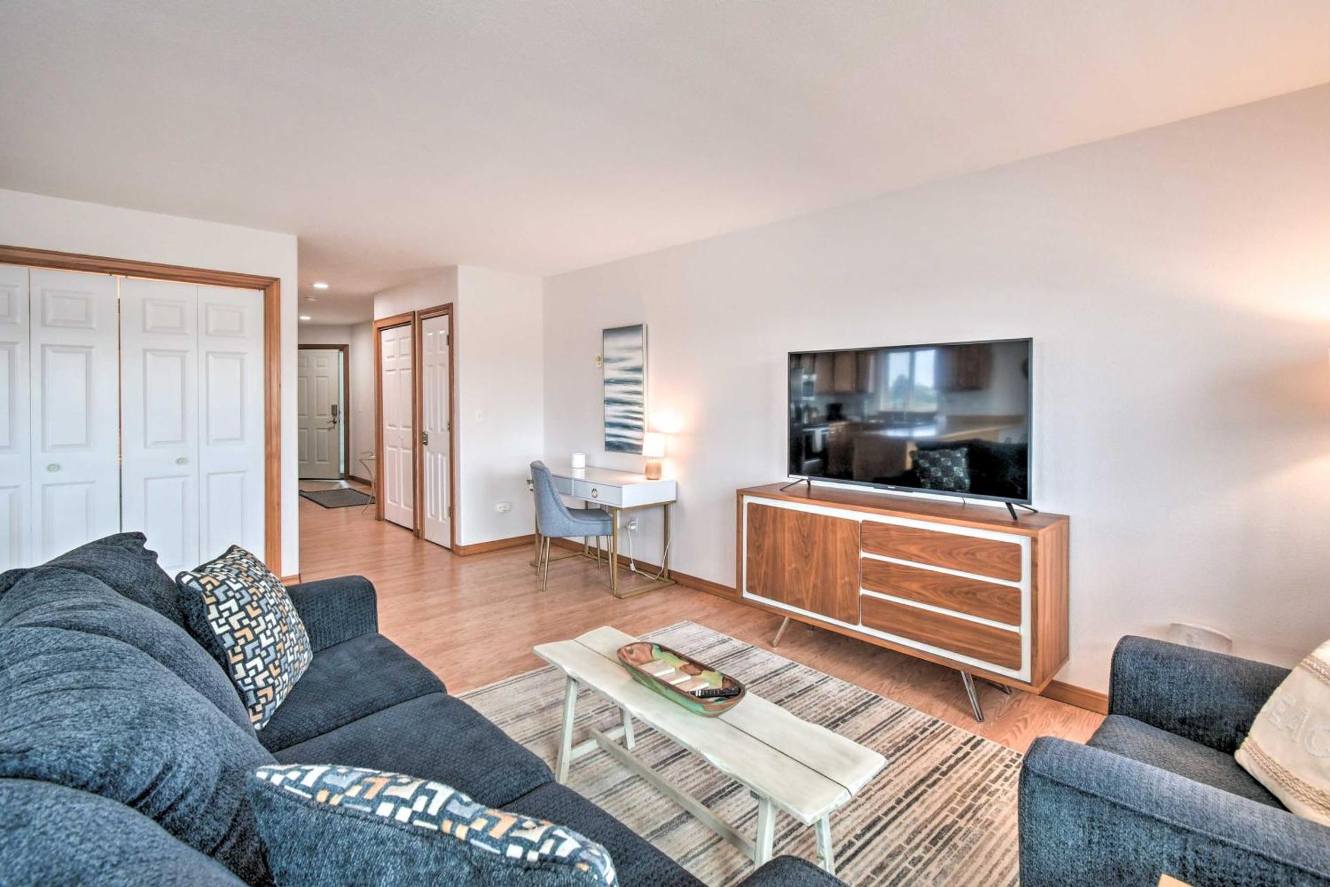 Canal-Front Vacation Rental in Ocean Shores