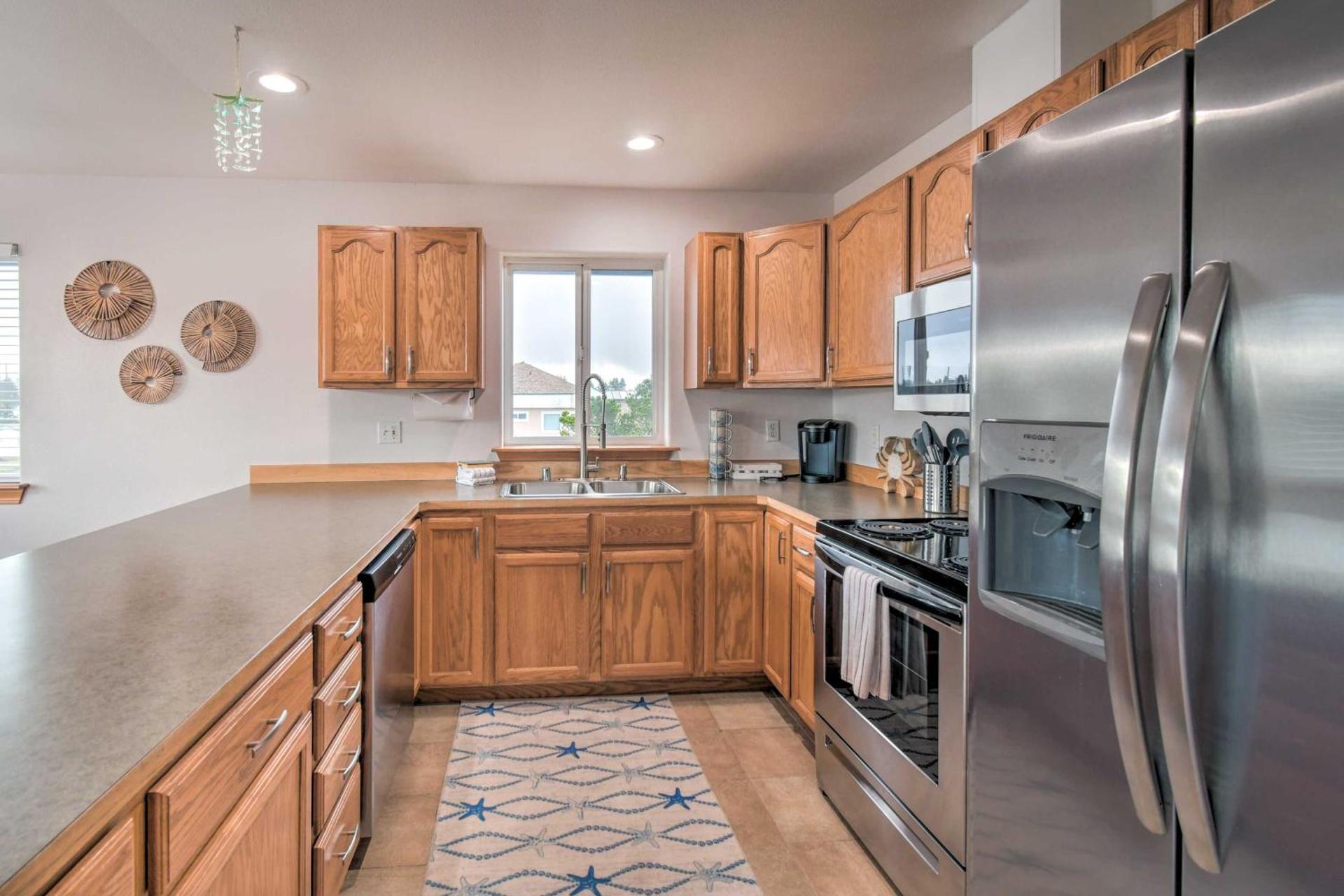 Canal-Front Vacation Rental in Ocean Shores