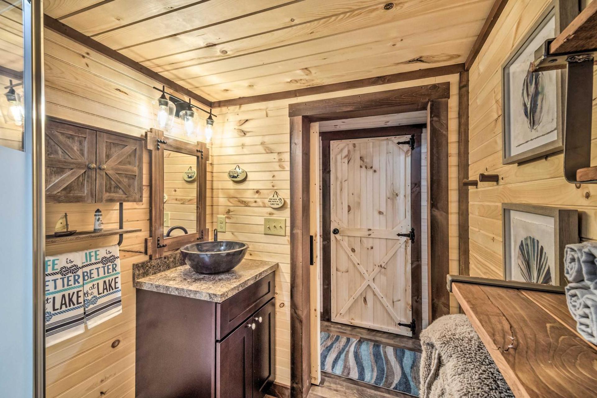 Somerset Cabin, Close to Lake Access!