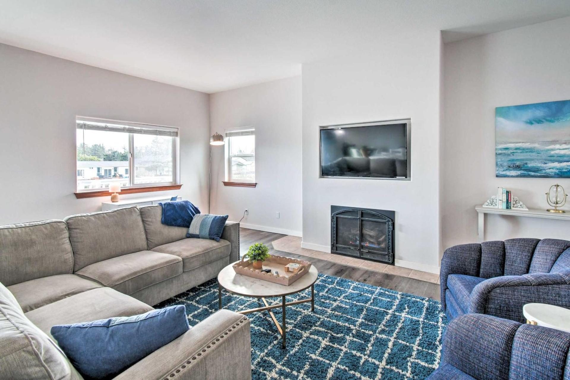 Swim, Hike and Fish Canalfront Gem in Ocean Shores