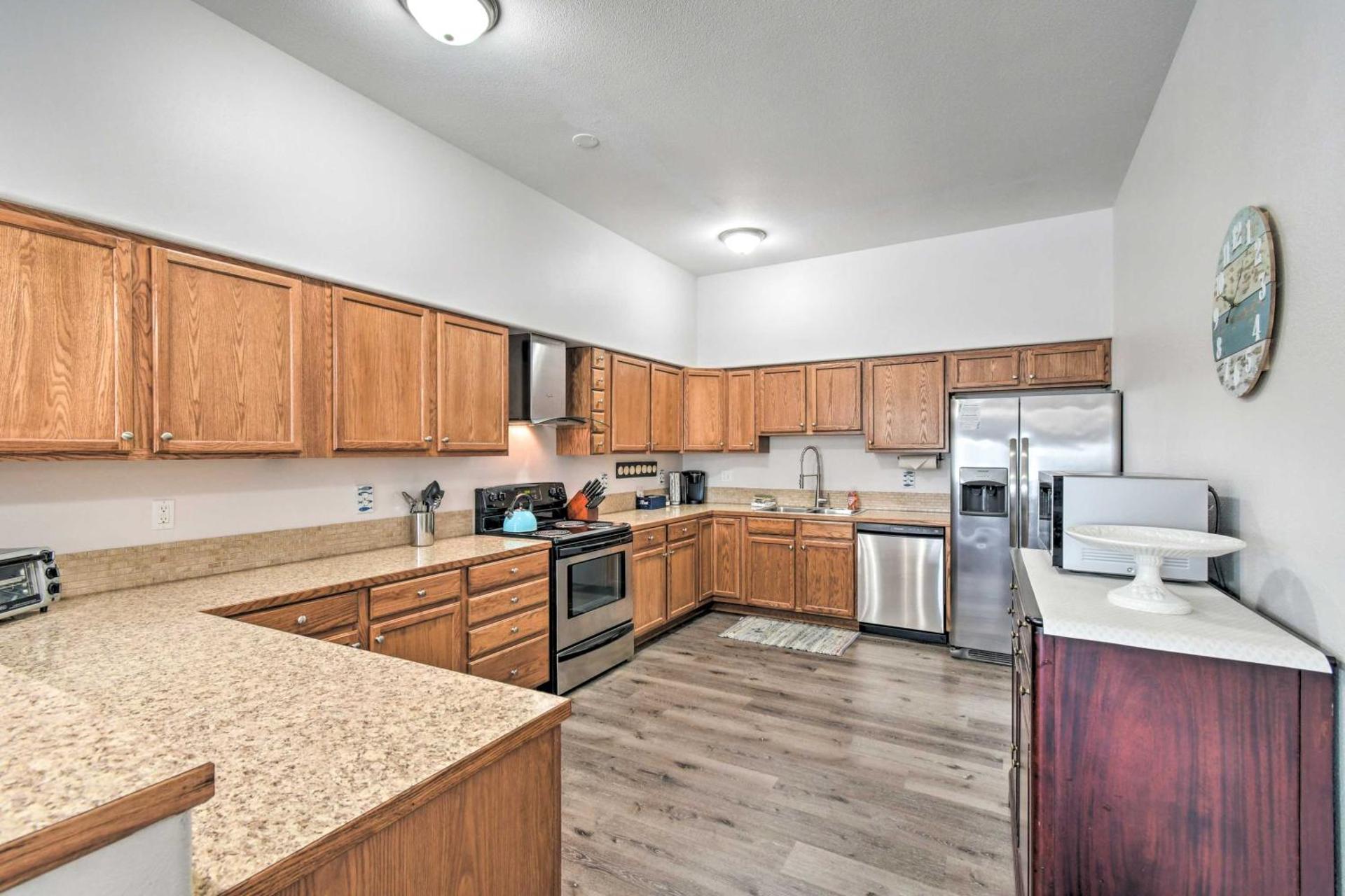 Swim, Hike and Fish Canalfront Gem in Ocean Shores