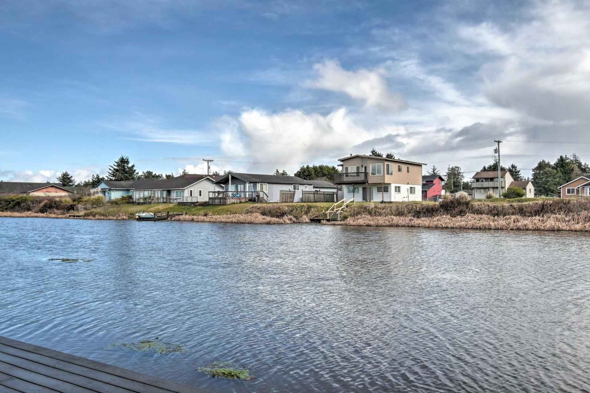 Waterfront Vacation Rental in Ocean Shores