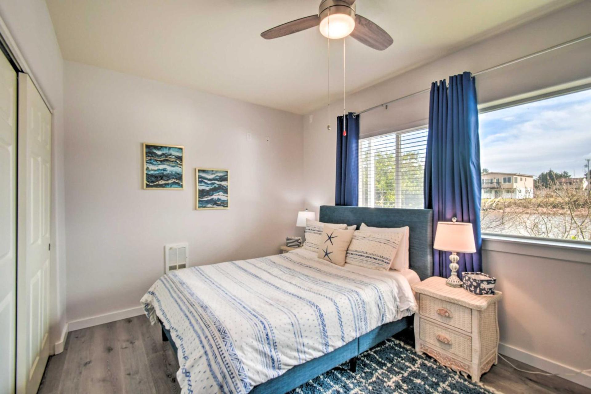 Waterfront Vacation Rental in Ocean Shores