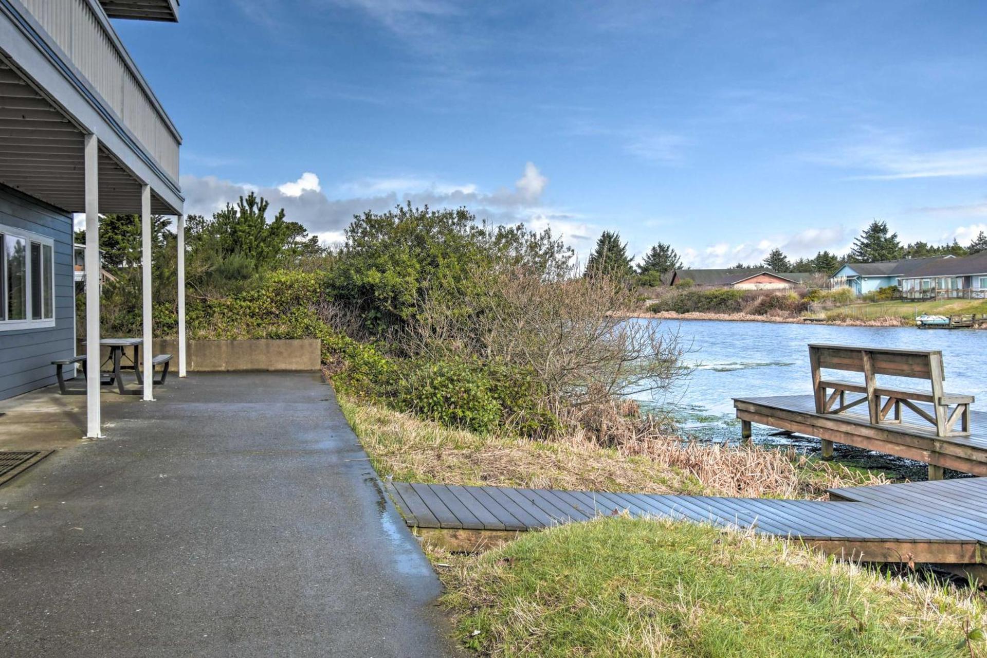 Waterfront Vacation Rental in Ocean Shores