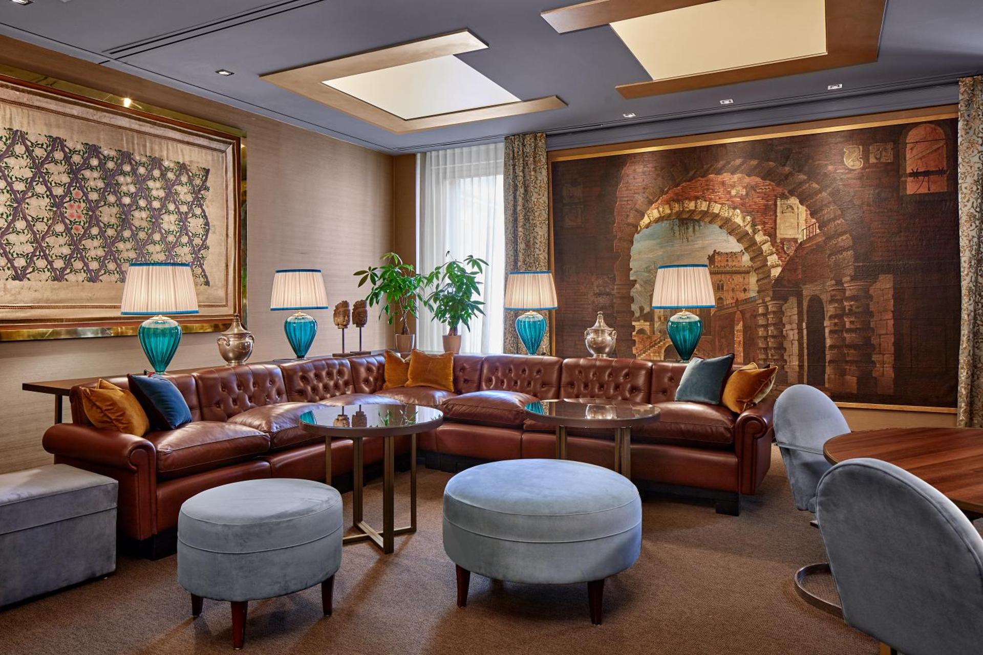 Communal lounge/ TV room