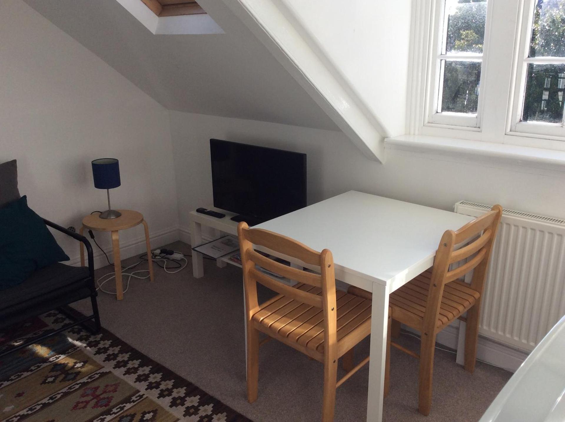 Cosy Loft Apartment in Georgian Home