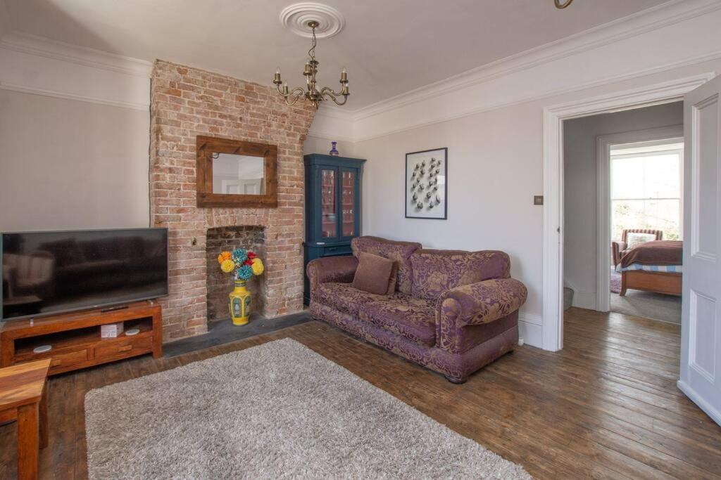 Stunning large Victorian Maisonette with sea view