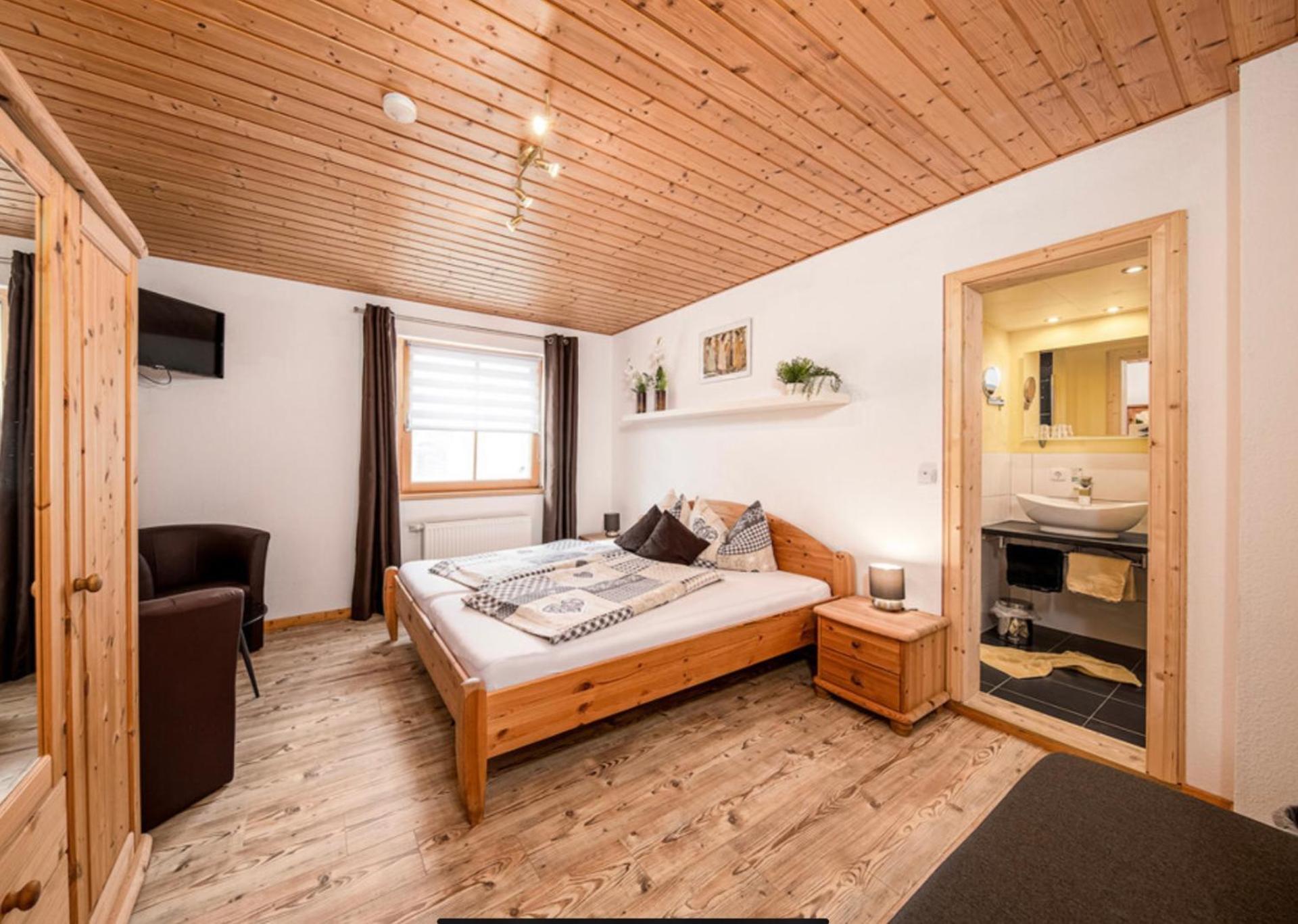 Toskanahaus, NJUALMS