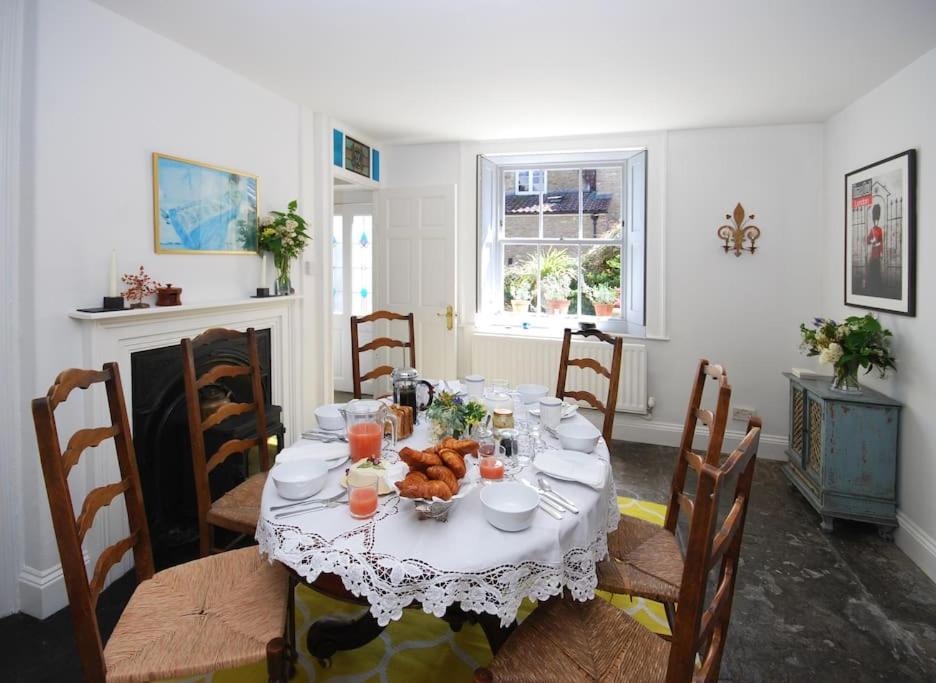 Charming Cottage in the Heart of Frome with parking