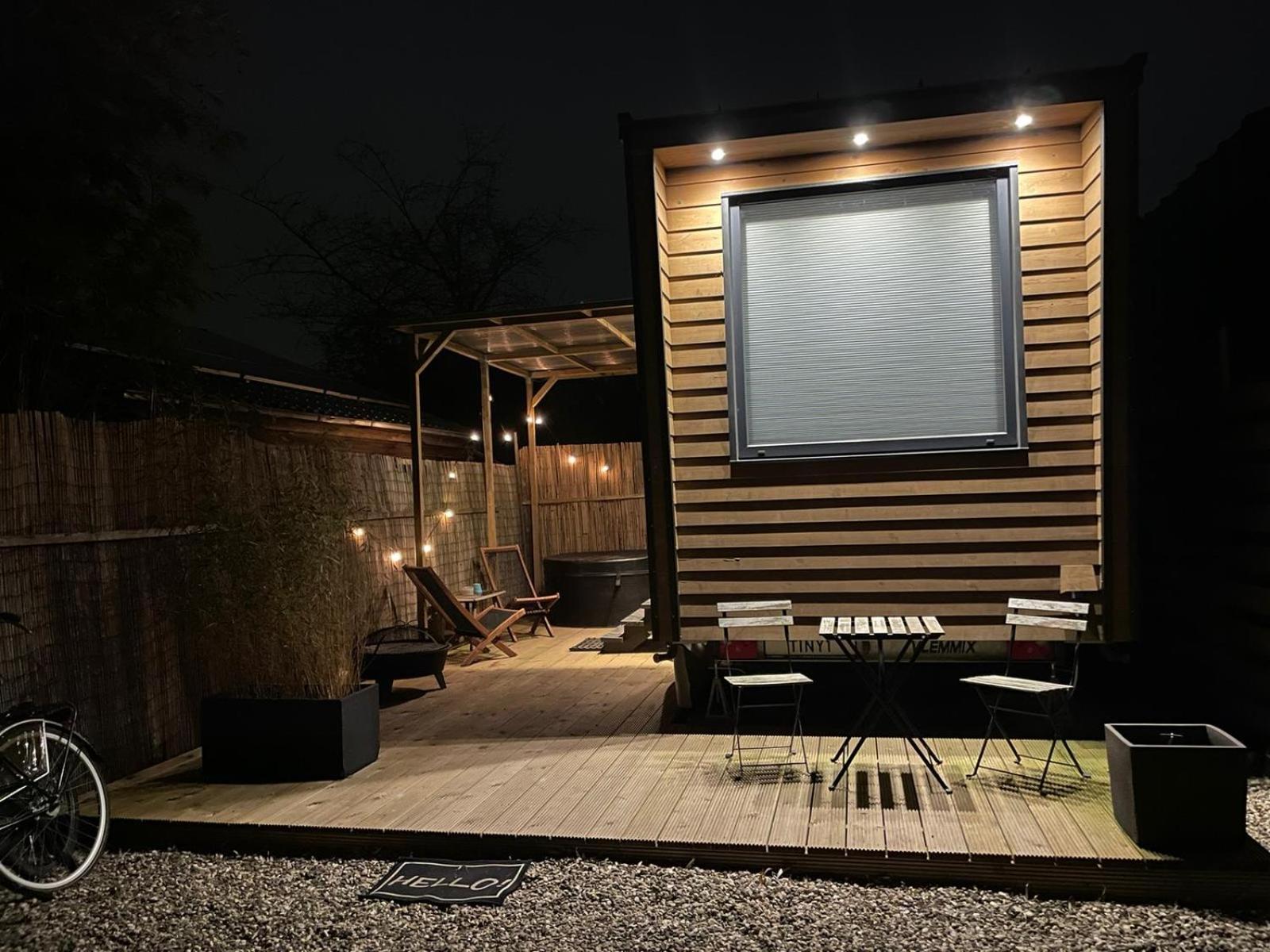 Cozy tiny house with jacuzzi , garden and free parking near Amsterdam