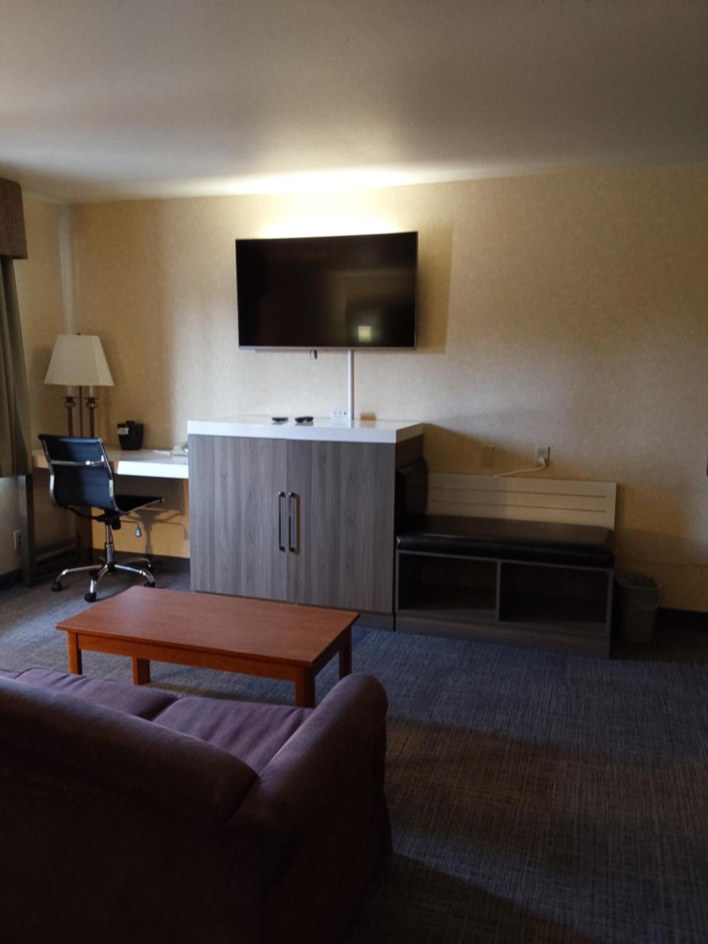 Lavissh inn and Suites