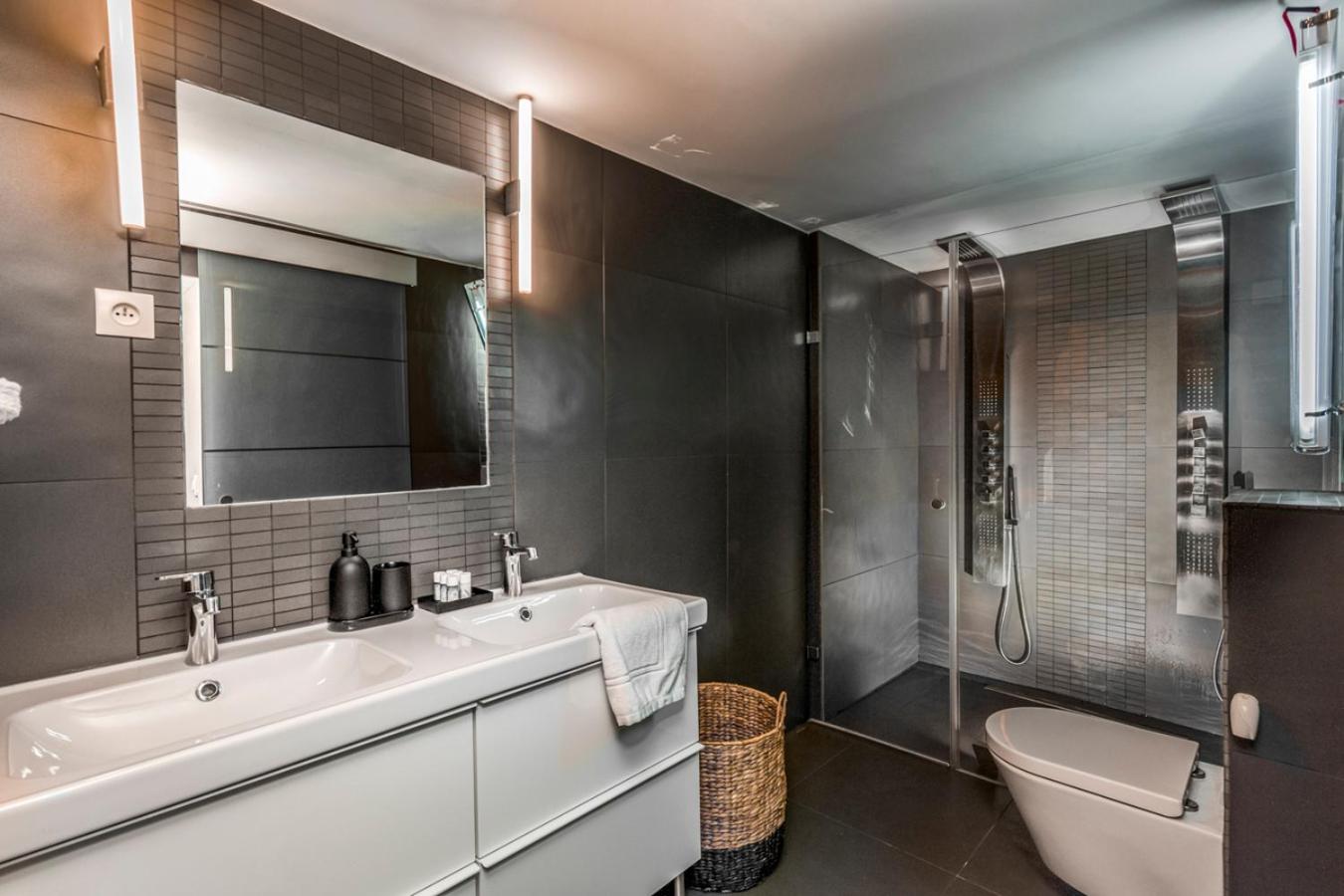 Design et confort near Champs Elysees