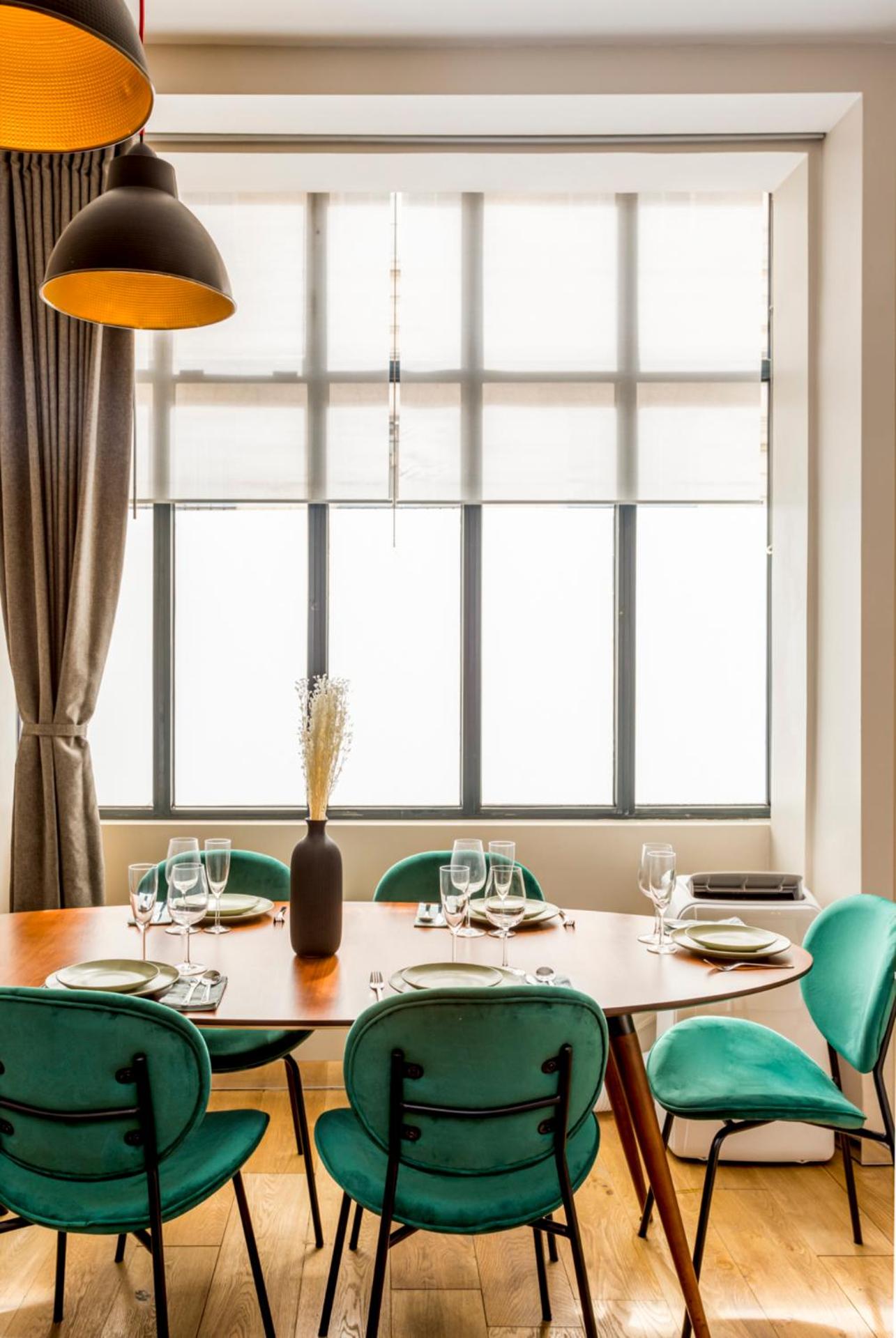 Design et confort near Champs Elysees