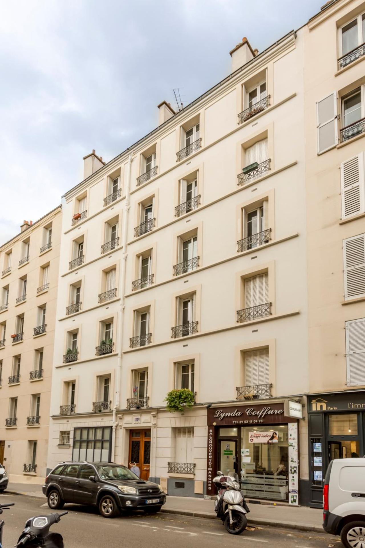 Design et confort near Champs Elysees