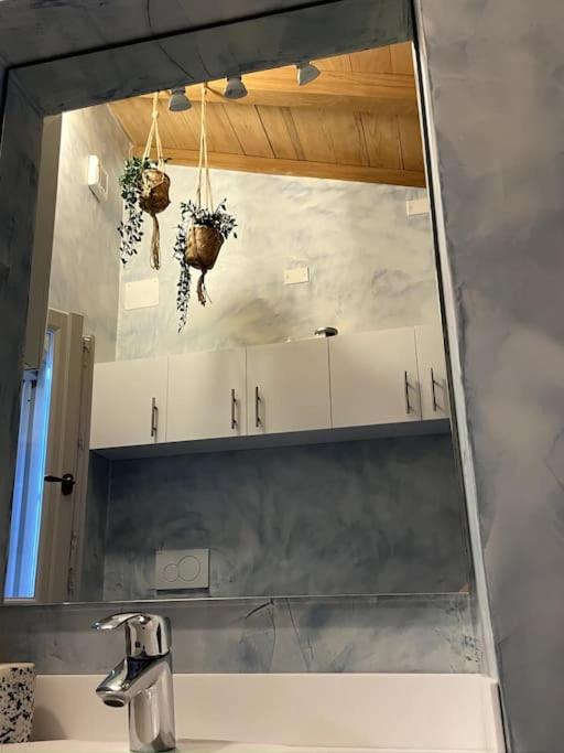 Alloggio con camino nel borgo del castello