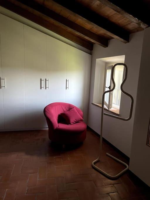 Alloggio con camino nel borgo del castello