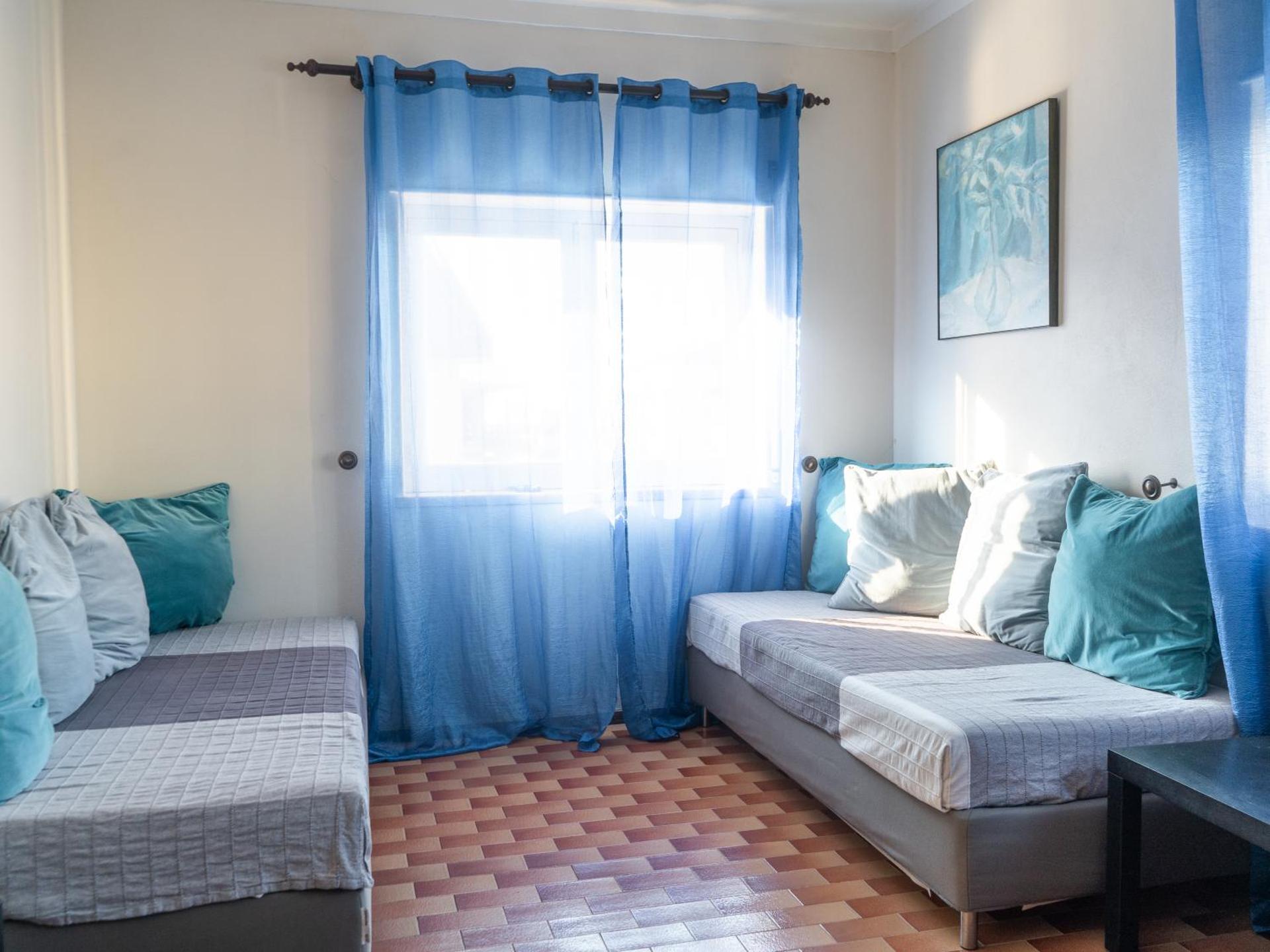 Beach Avenue Apartment