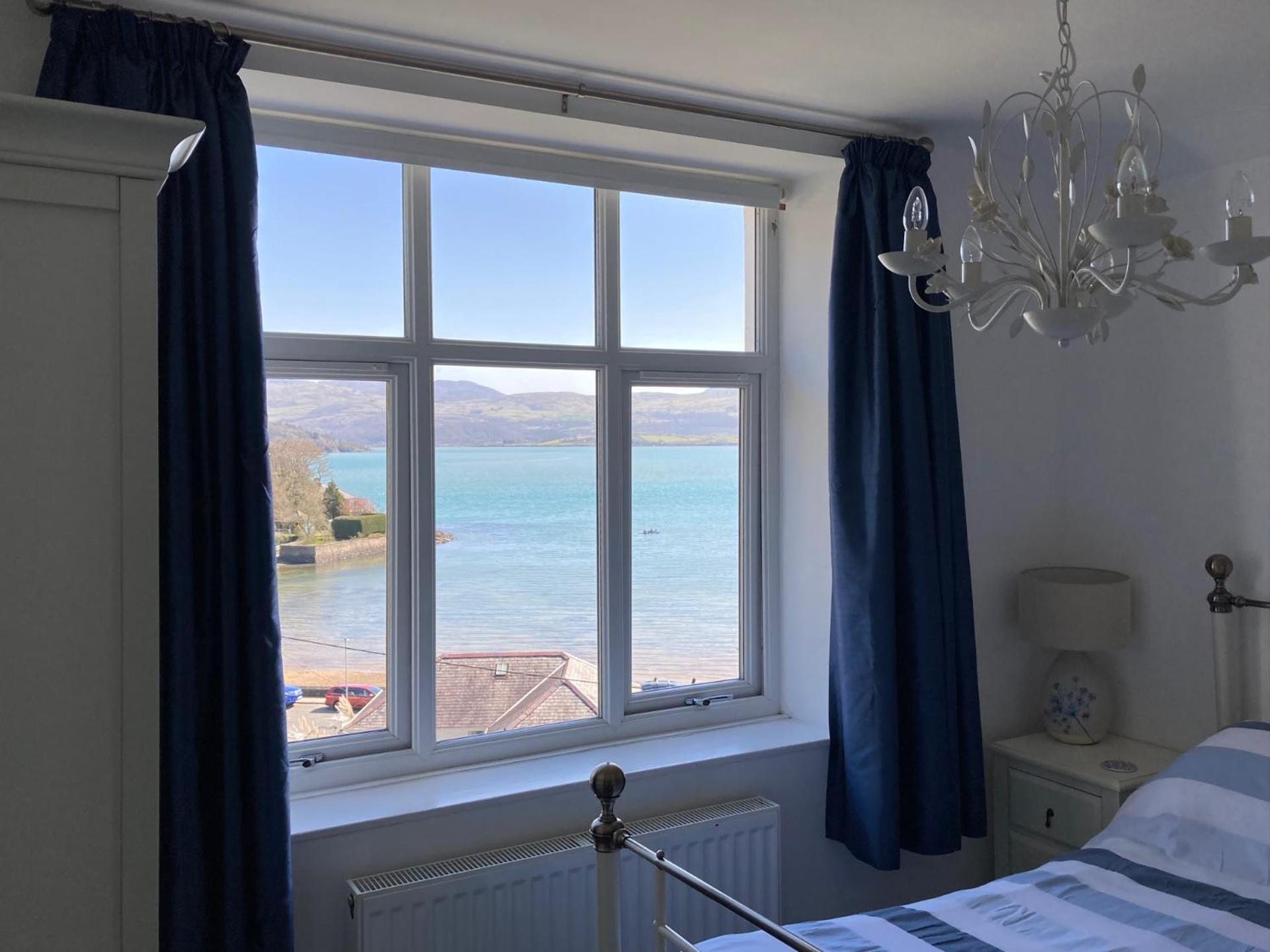 Tegfryn (Sleeps 8), 5*, Sea View, Borth y Gest