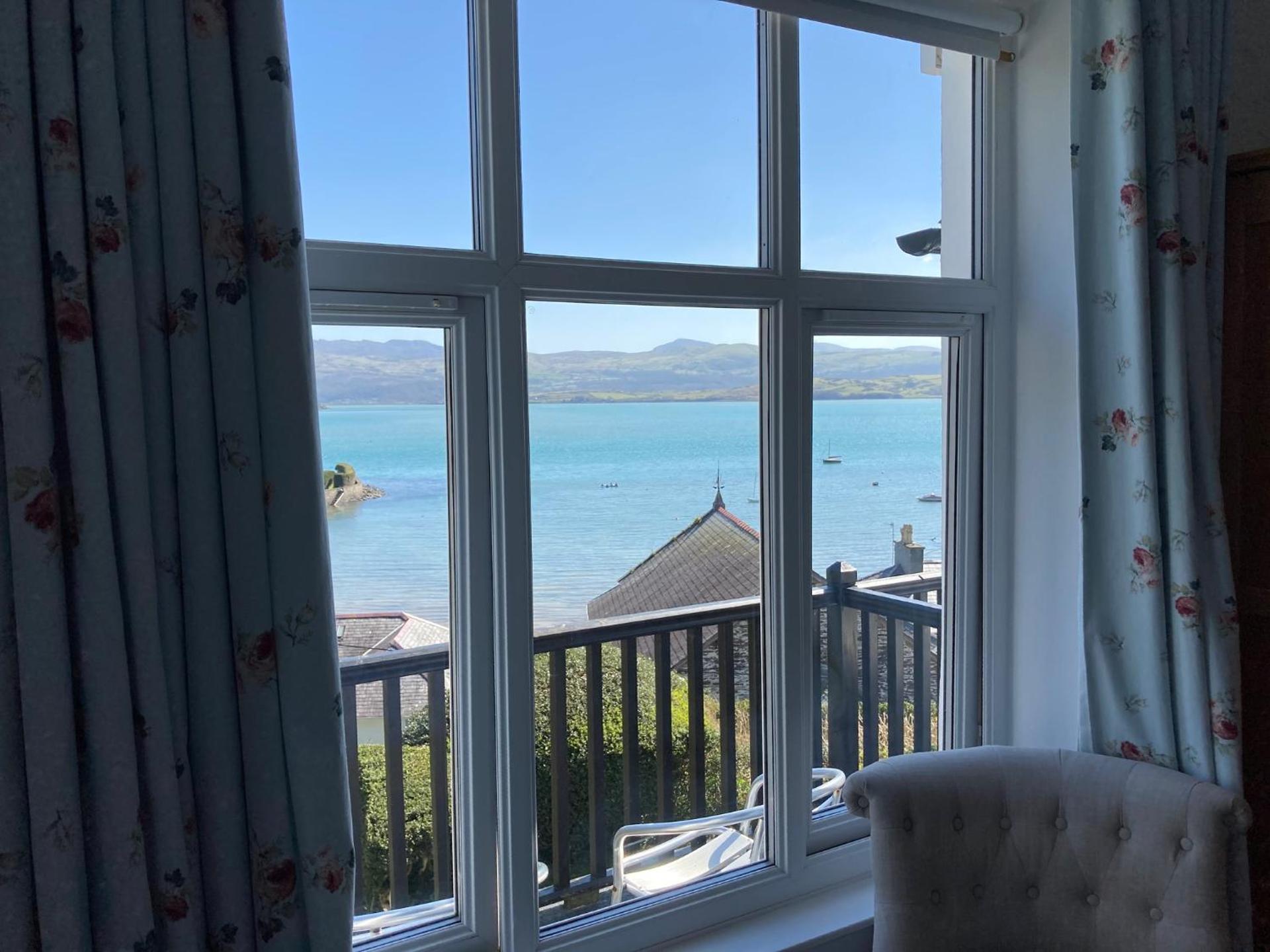 Tegfryn (Sleeps 8), 5*, Sea View, Borth y Gest