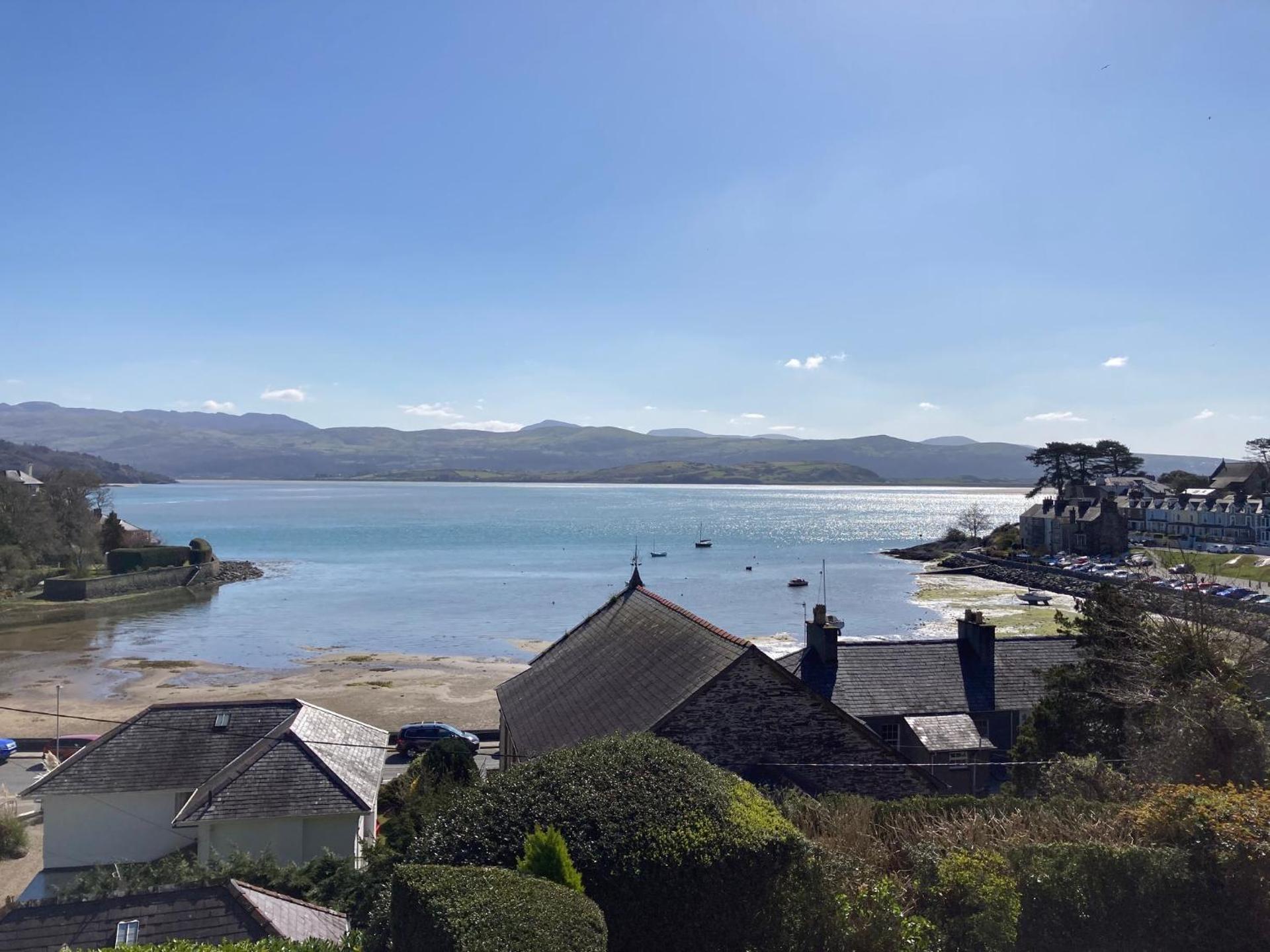 Tegfryn (Sleeps 8), 5*, Sea View, Borth y Gest
