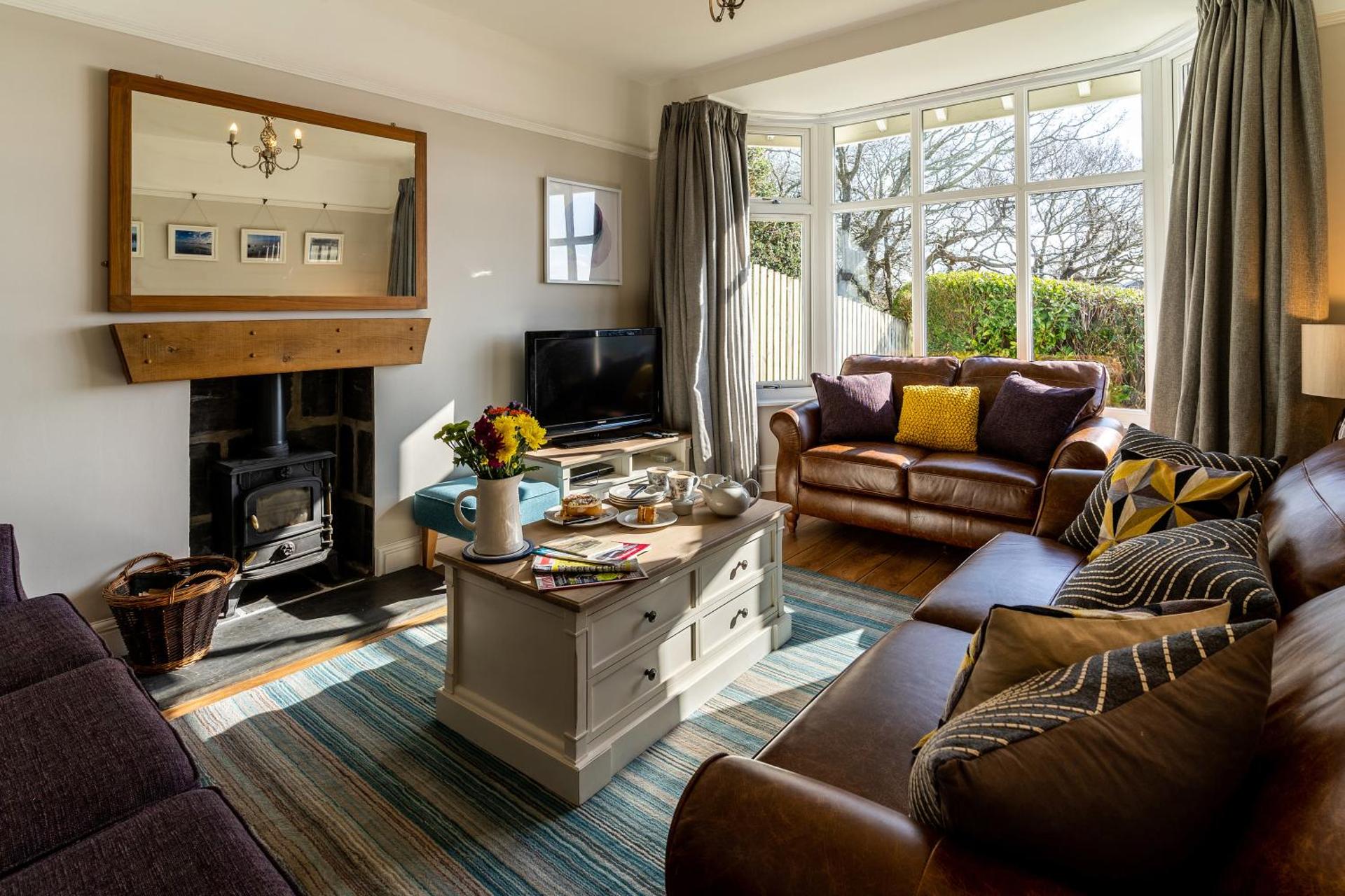 Tegfryn (Sleeps 8), 5*, Sea View, Borth y Gest