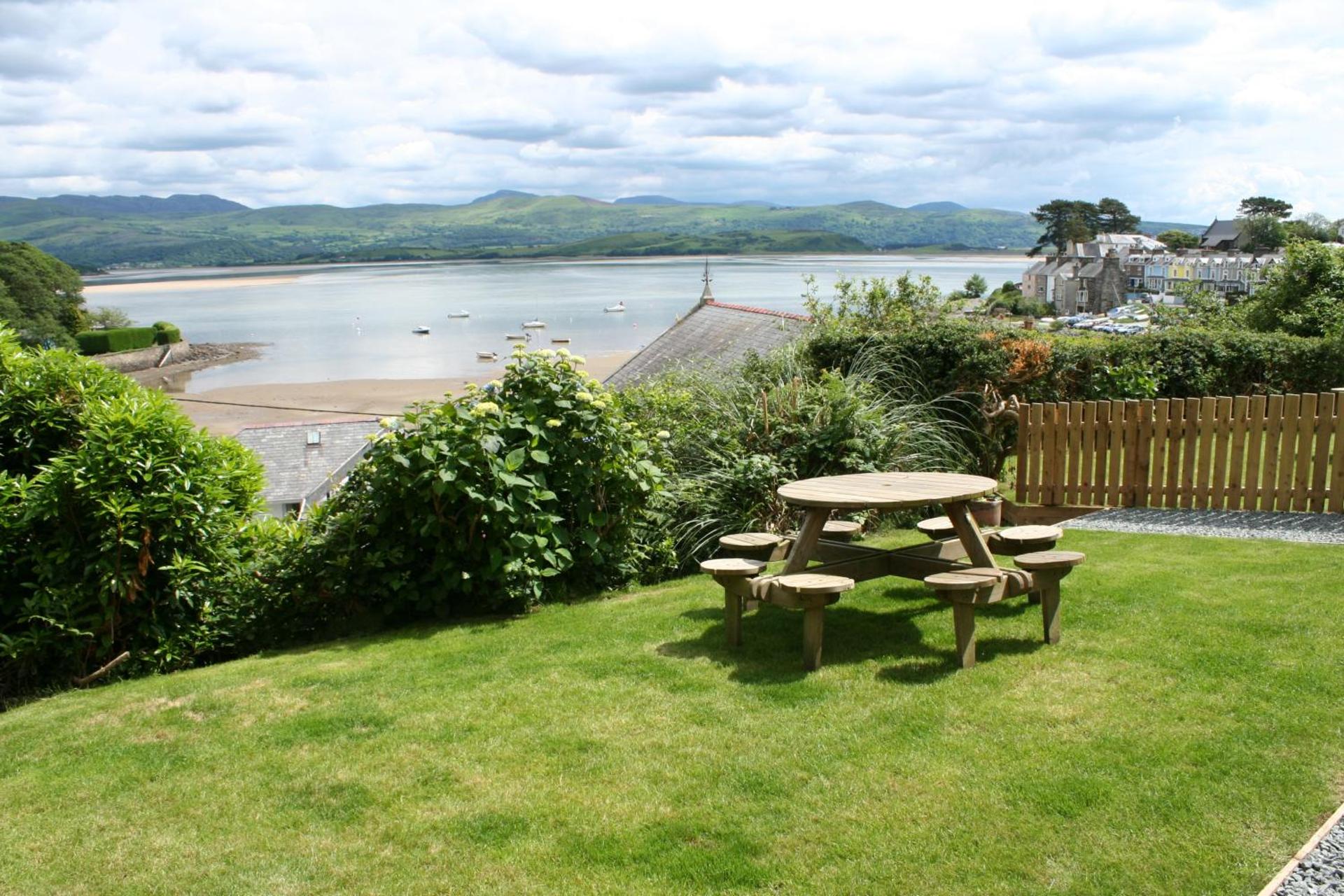 Tegfryn (Sleeps 8), 5*, Sea View, Borth y Gest