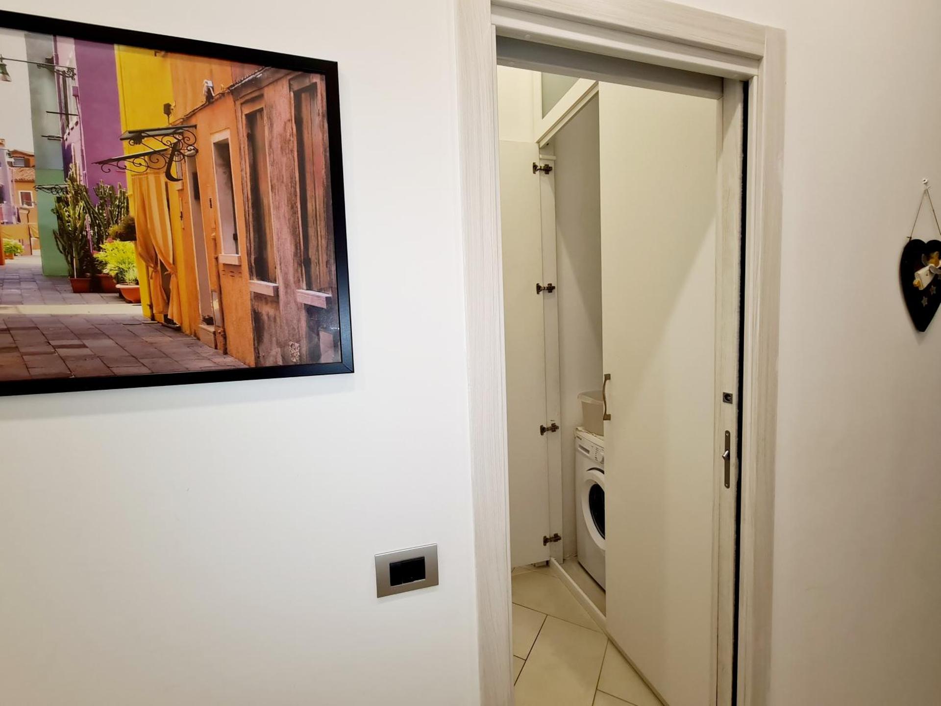 LA GIOIOSA NAPLES INN