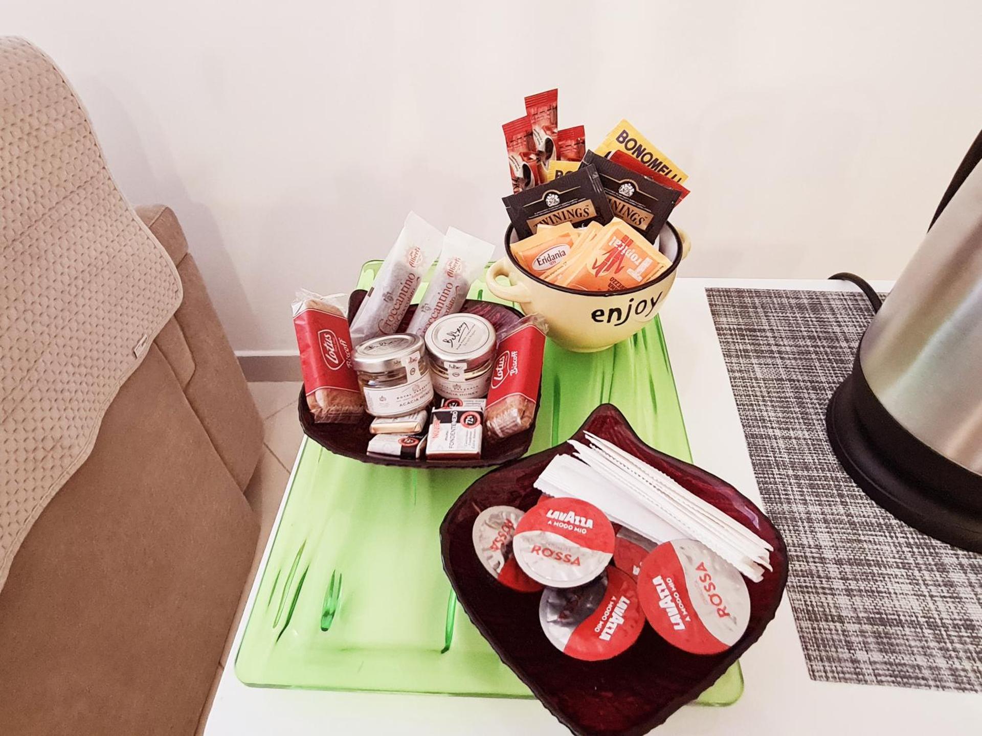 LA GIOIOSA NAPLES INN