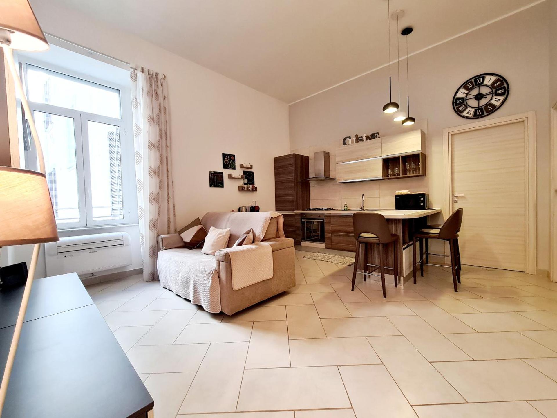 LA GIOIOSA NAPLES INN