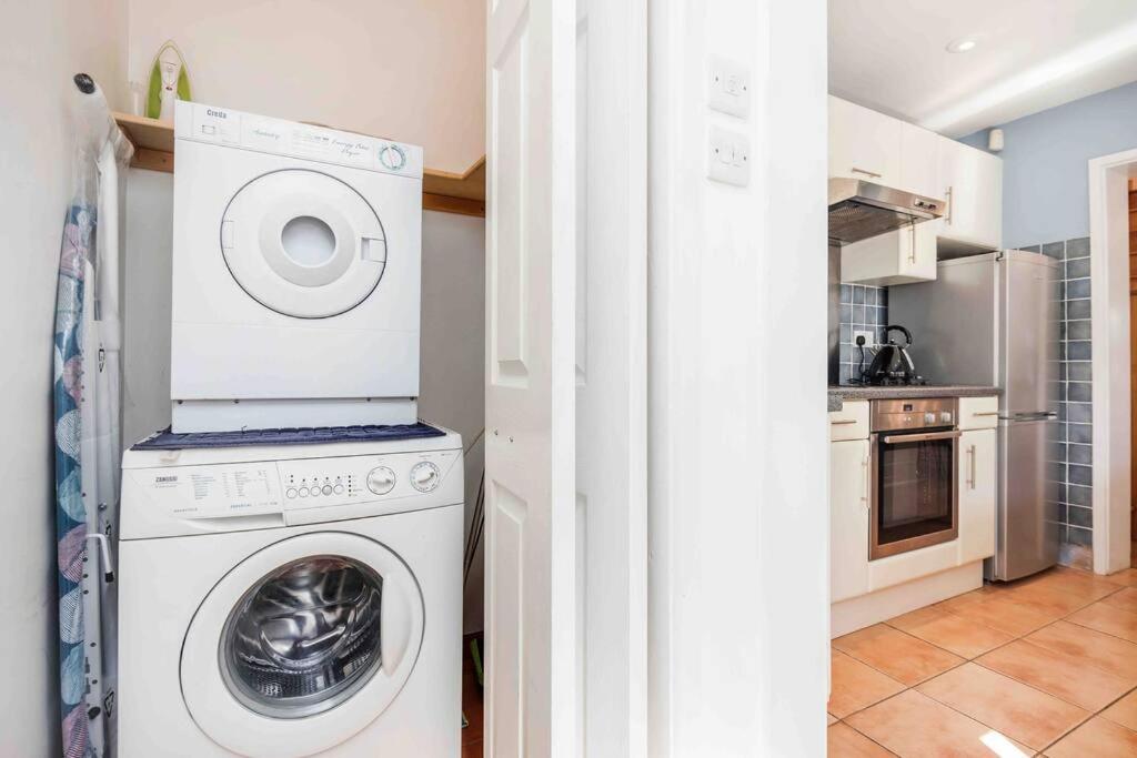 Stunning Victorian 3 Bed House Central Windsor