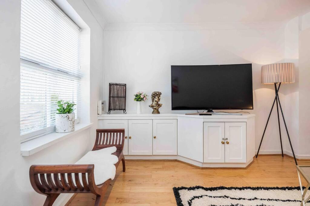 Stunning Victorian 3 Bed House Central Windsor