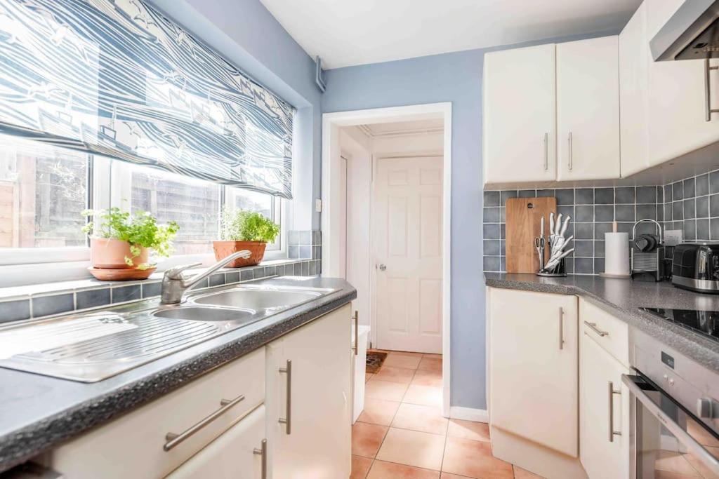 Stunning Victorian 3 Bed House Central Windsor