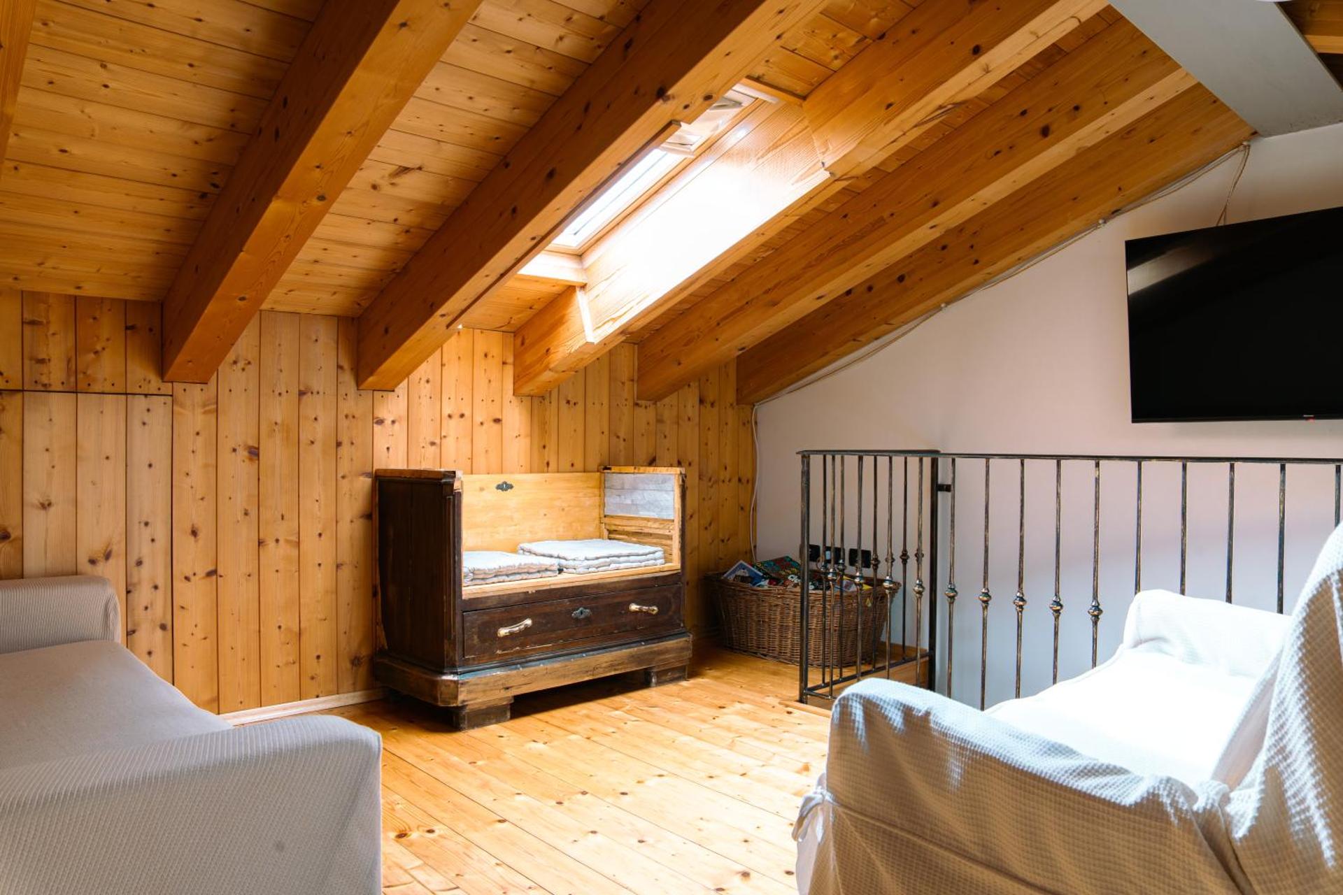 Communal lounge/ TV room