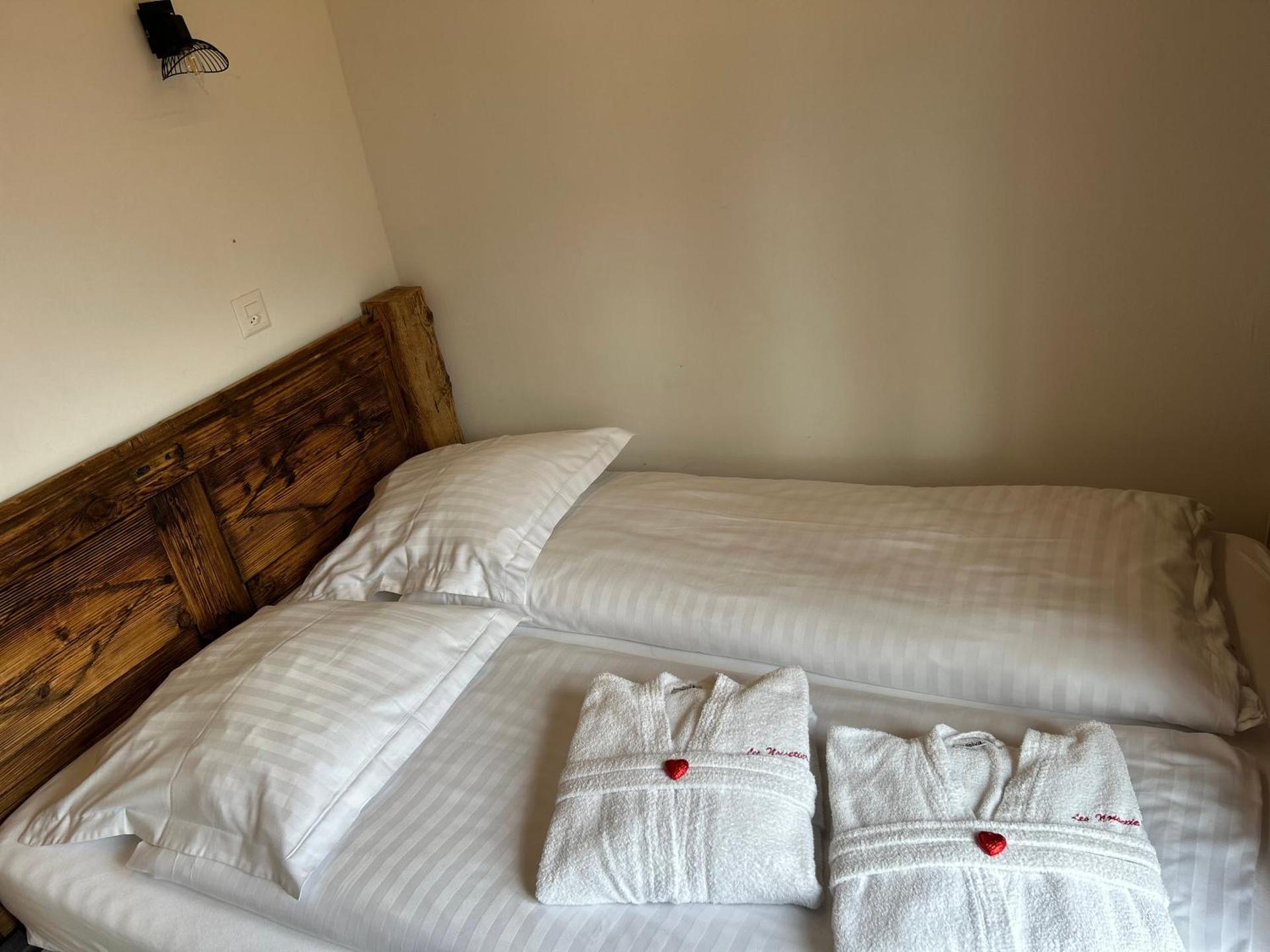 Les chambres et Roulottes des Noisetiers