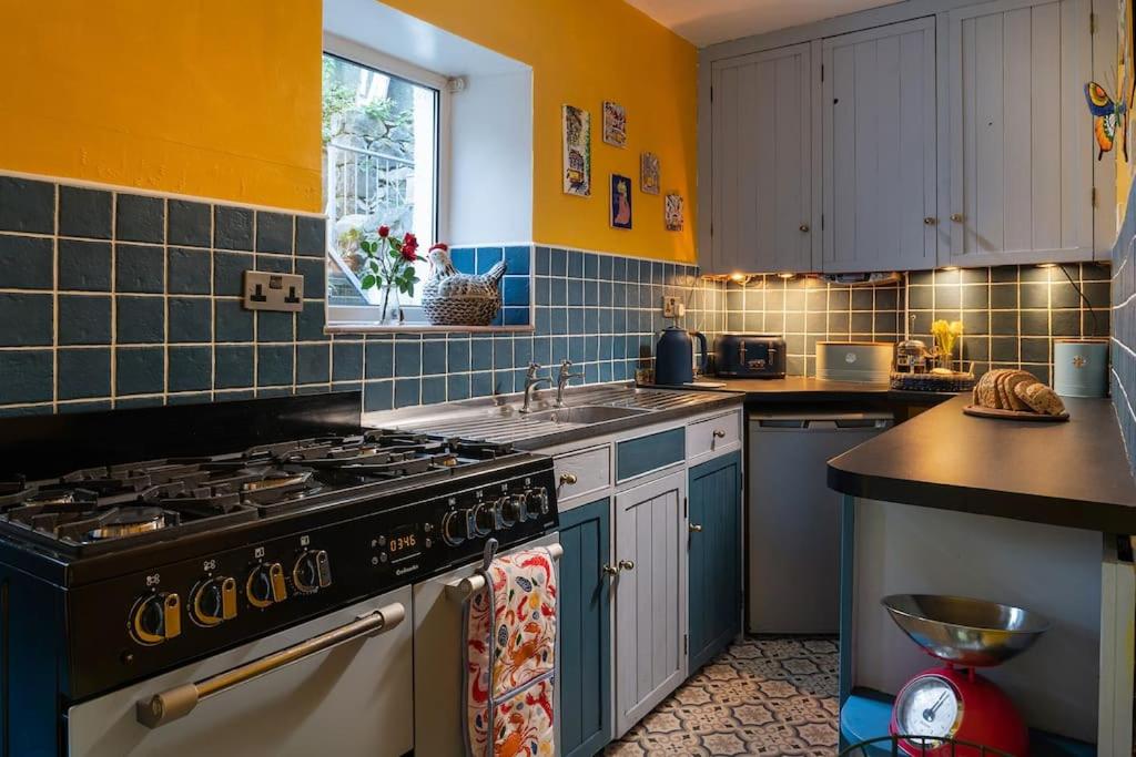 Fantastic sea views at Century's old Alma's Cottage - Sleeps up to 8 guests