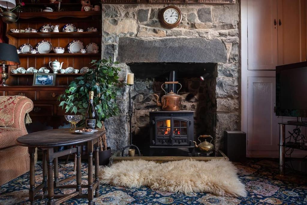 Fantastic sea views at Century's old Alma's Cottage - Sleeps up to 8 guests