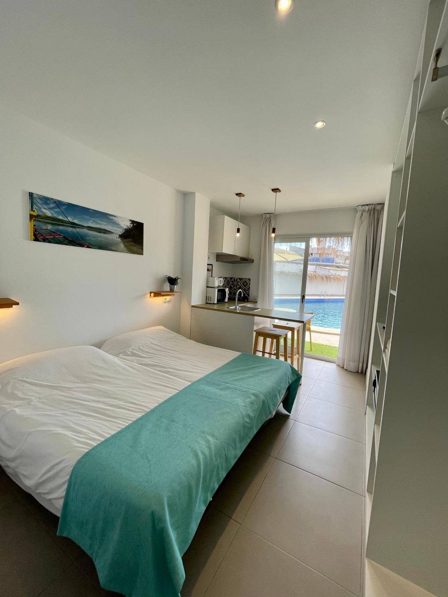 Studio Apartment (2 Adults)