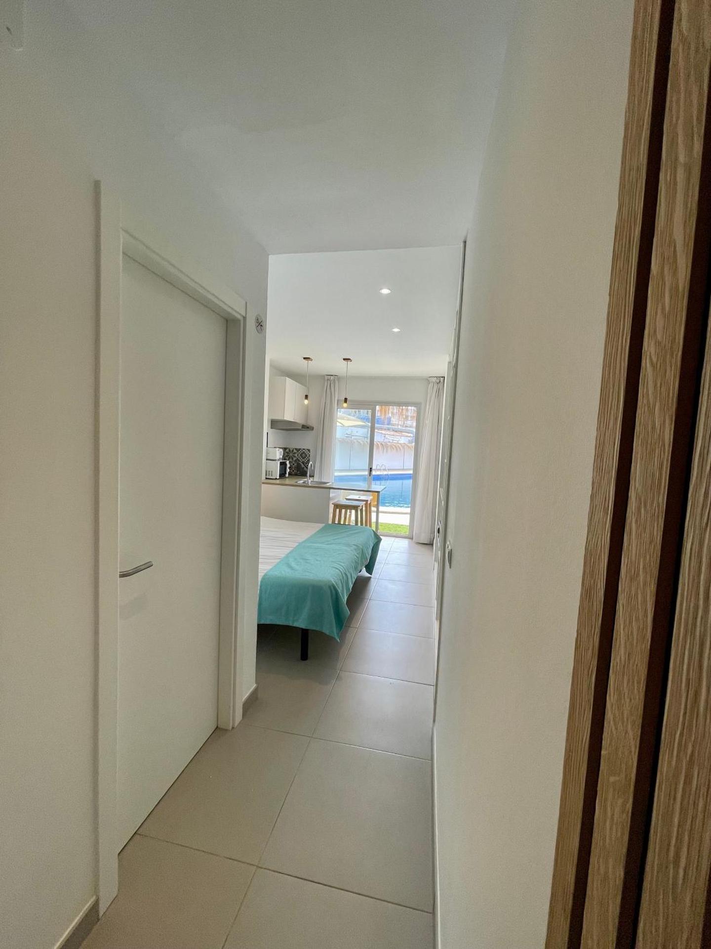 Studio Apartment (2 Adults)