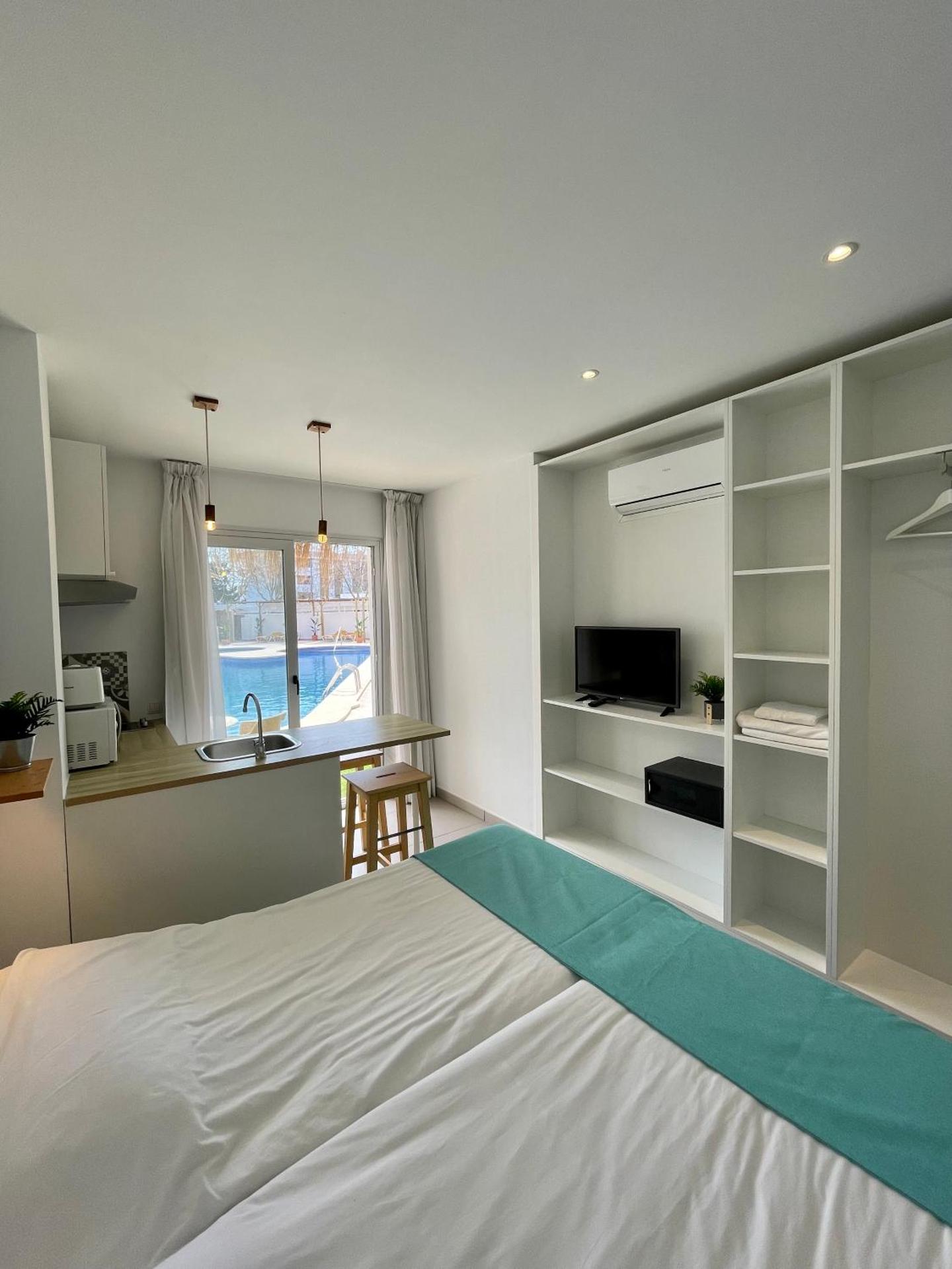 Studio Apartment (2 Adults)