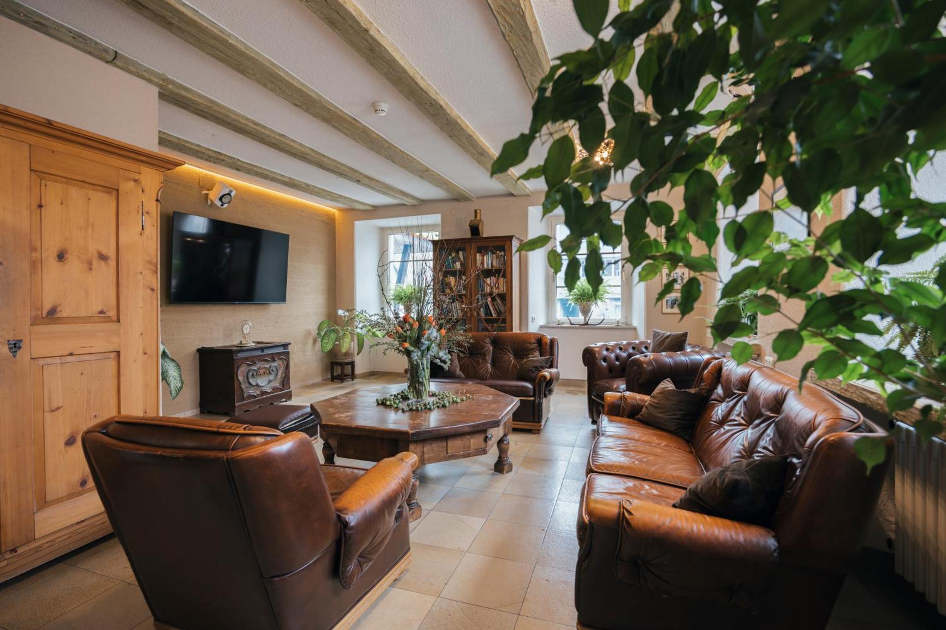 Communal lounge/ TV room