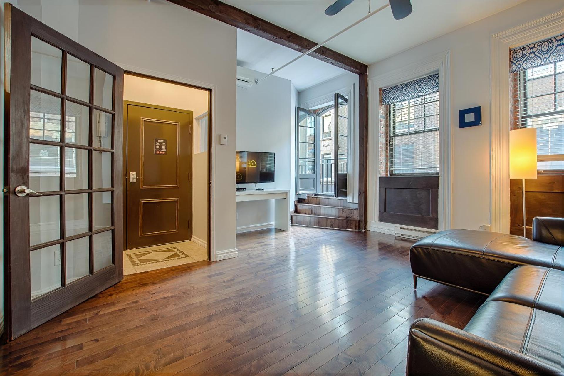 Communal lounge/ TV room